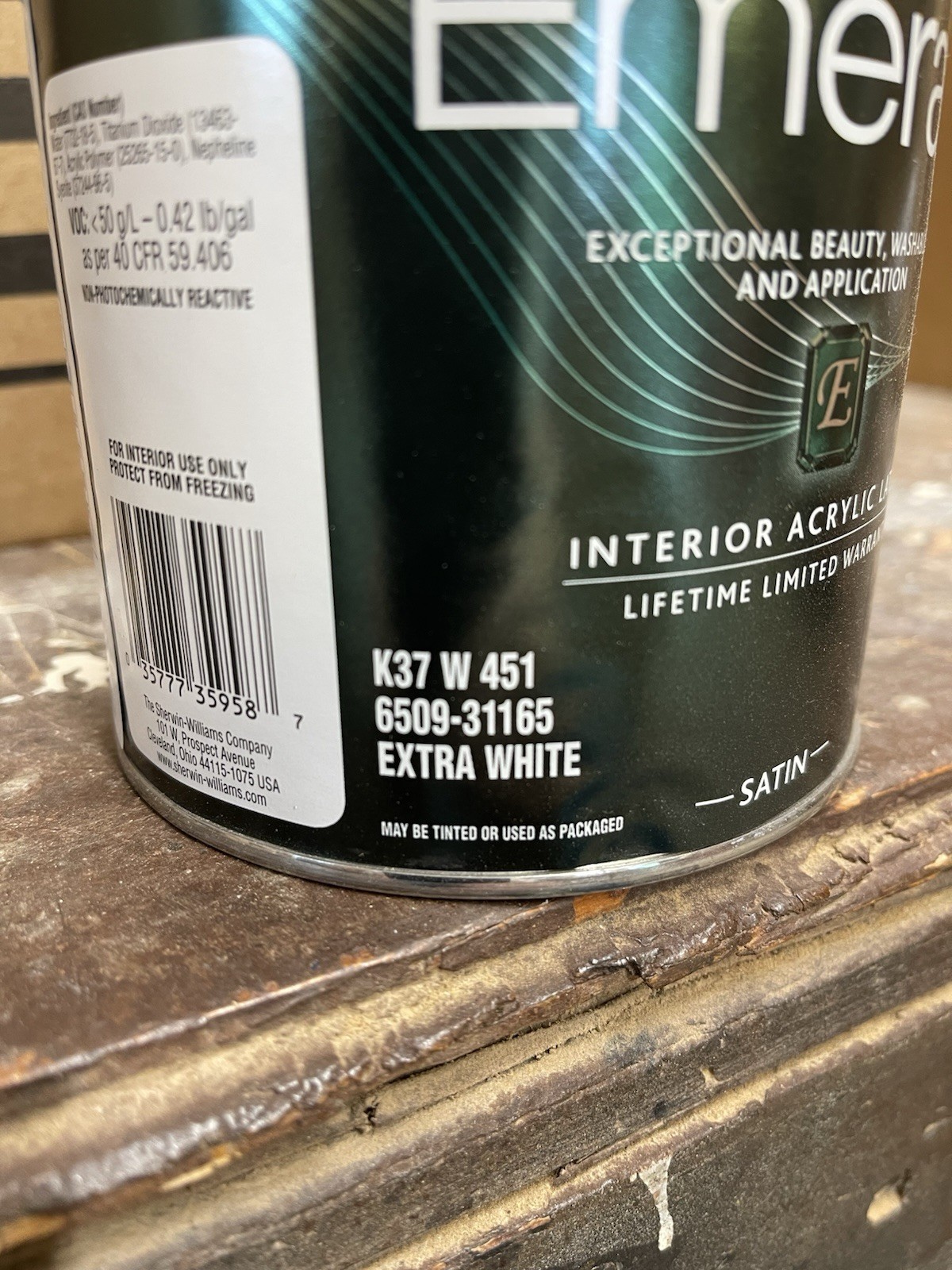 Quart Sherwin Williams Emerald Latex Water Based Paint /Extra White / Satin