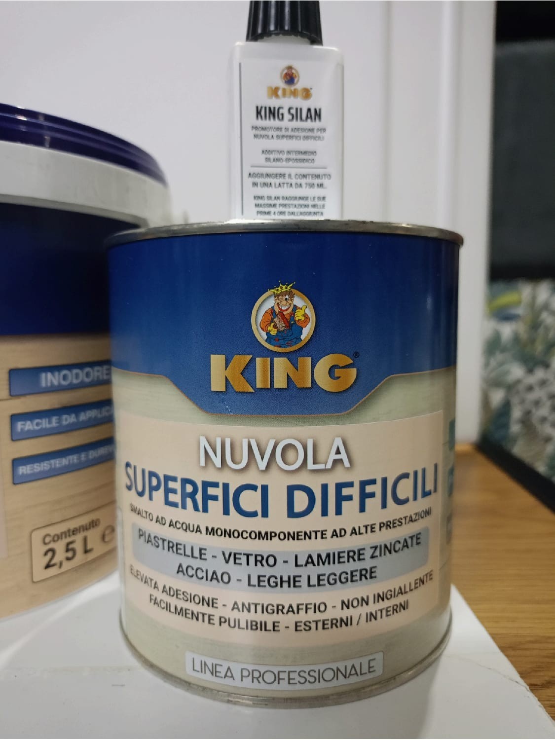 Multipurpose water enamel for tiles and all difficult surfaces. ML 7