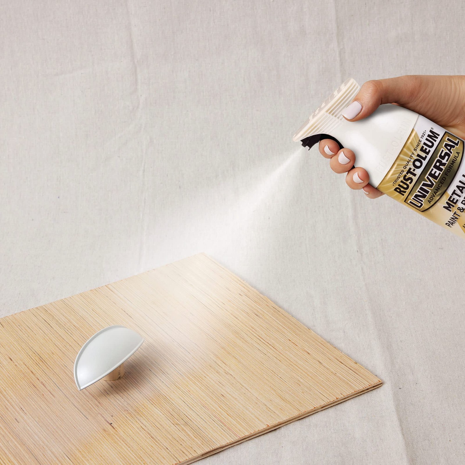 Rust Oleum Universal Paint And Primer Pearl Mist 11 Oz All Surface Spray Paint