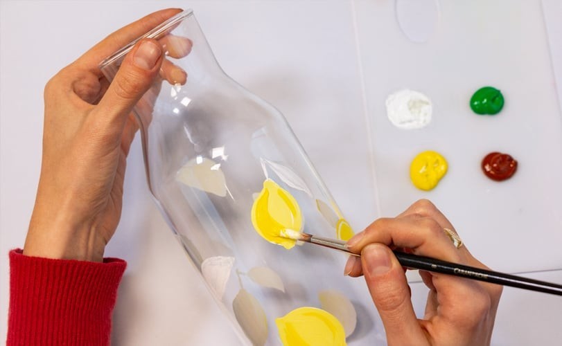 Multipurpose water enamel for tiles and all difficult surfaces. ML 7