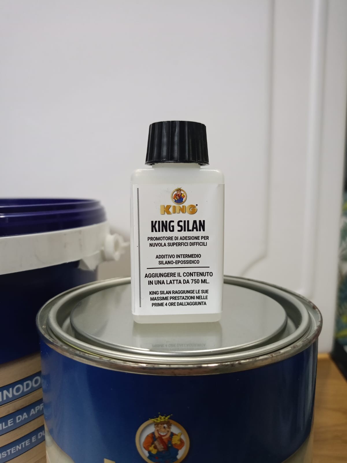Multipurpose water enamel for tiles and all difficult surfaces. ML 7