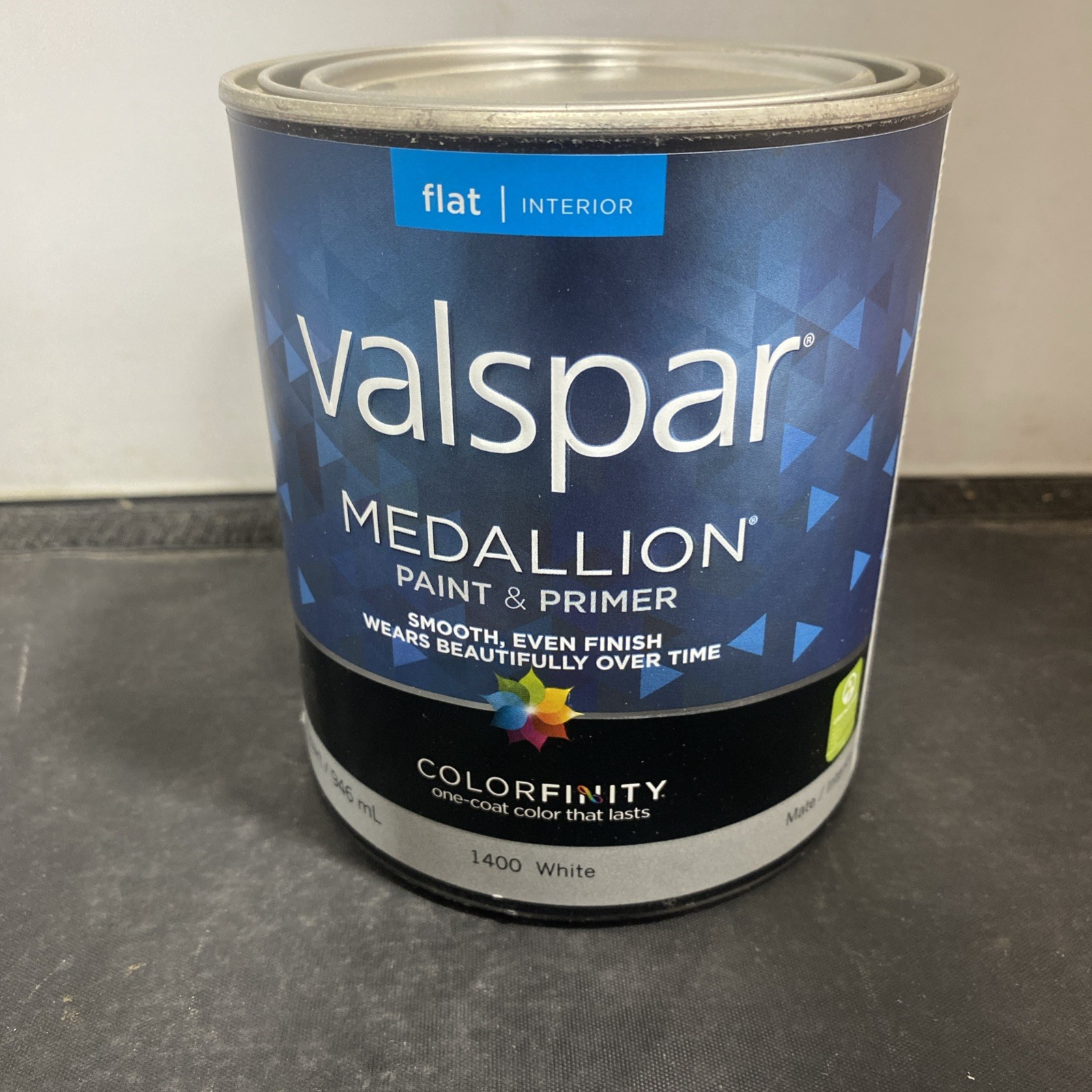 Valspar Medallion 100% Acrylic Paint/ Primer Flat White interior Wall Paint 1 Qt