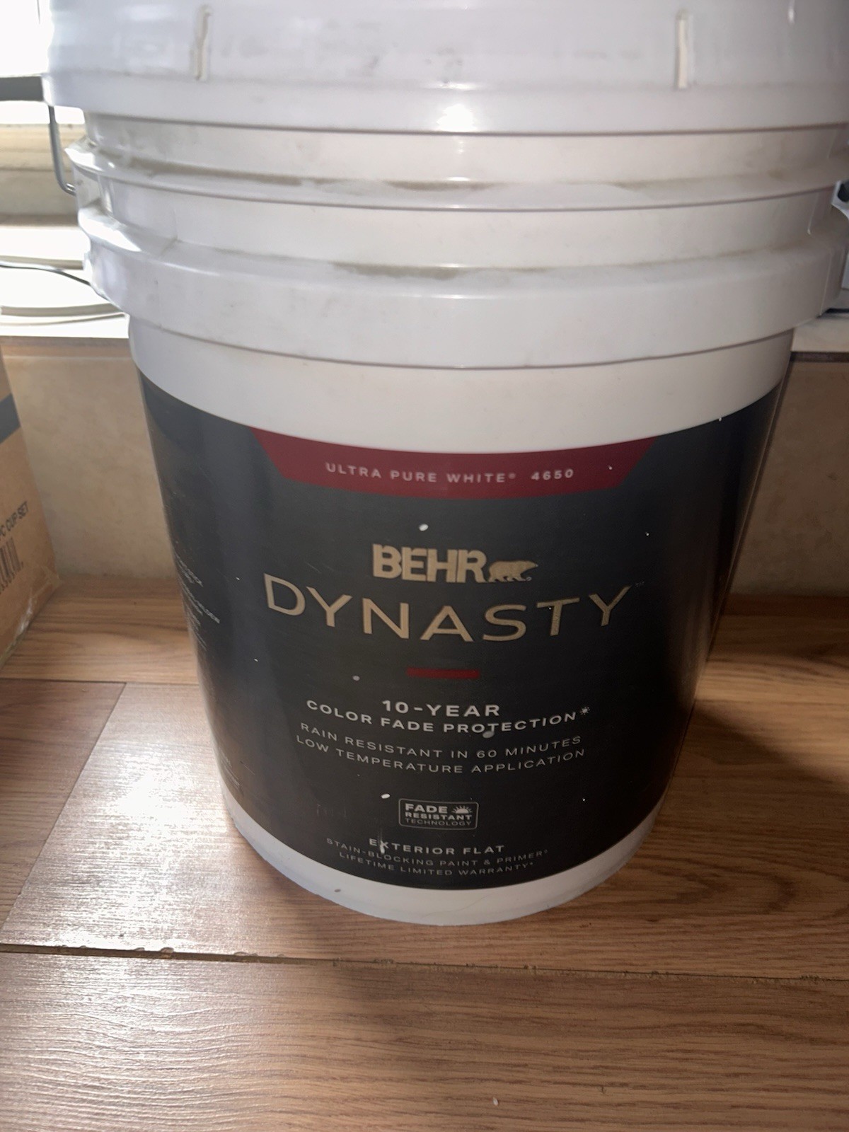 BEHR DYNASTY 5 gal. Ultra White Flat Exterior Stain-Blocking Paint & Primer New