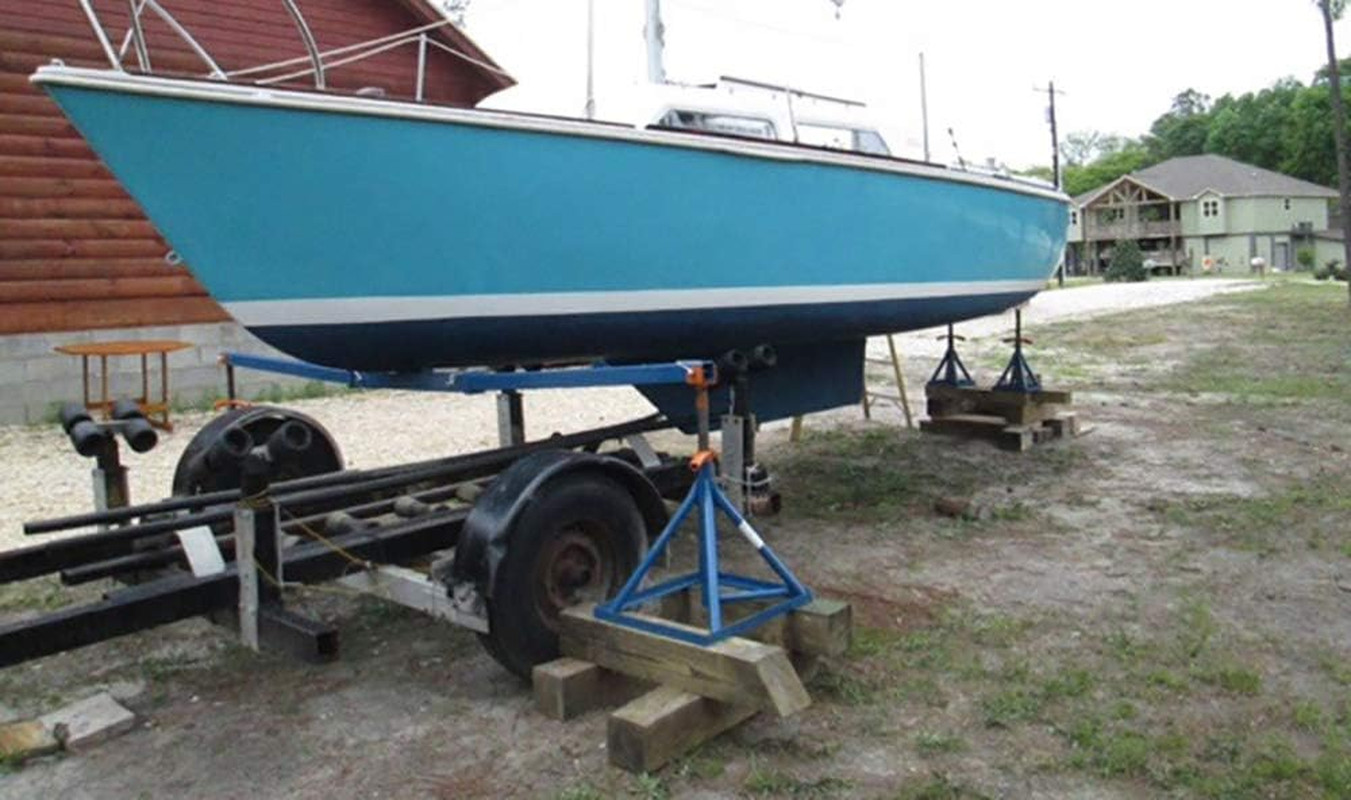Underdog Marine Bottom Paint for Fiberglass, Wood and Steel Boats Black Gallon