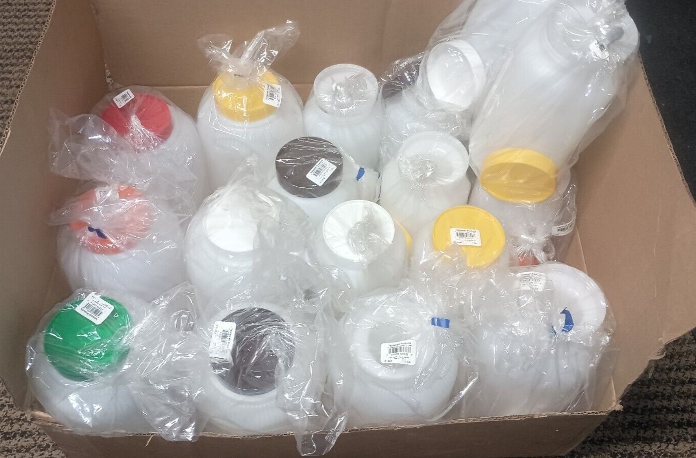 18 Tablecraft Products 1/2 GAL and 1 Gallon Condiment Containers Restaurant