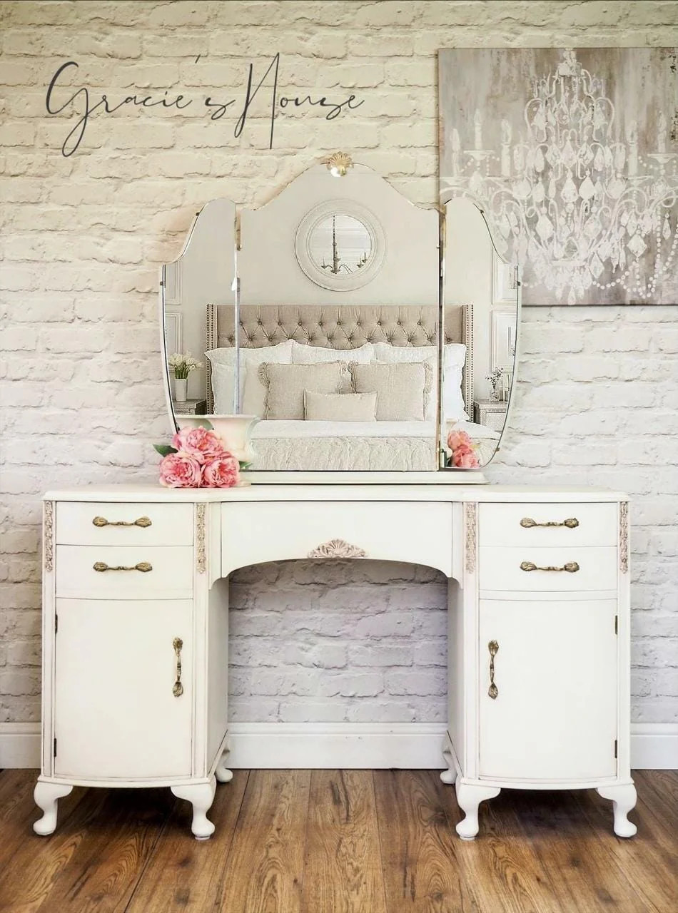 ENDLESS SHORE | Dixie Belle Silk Paint | off-white | Furniture Paint