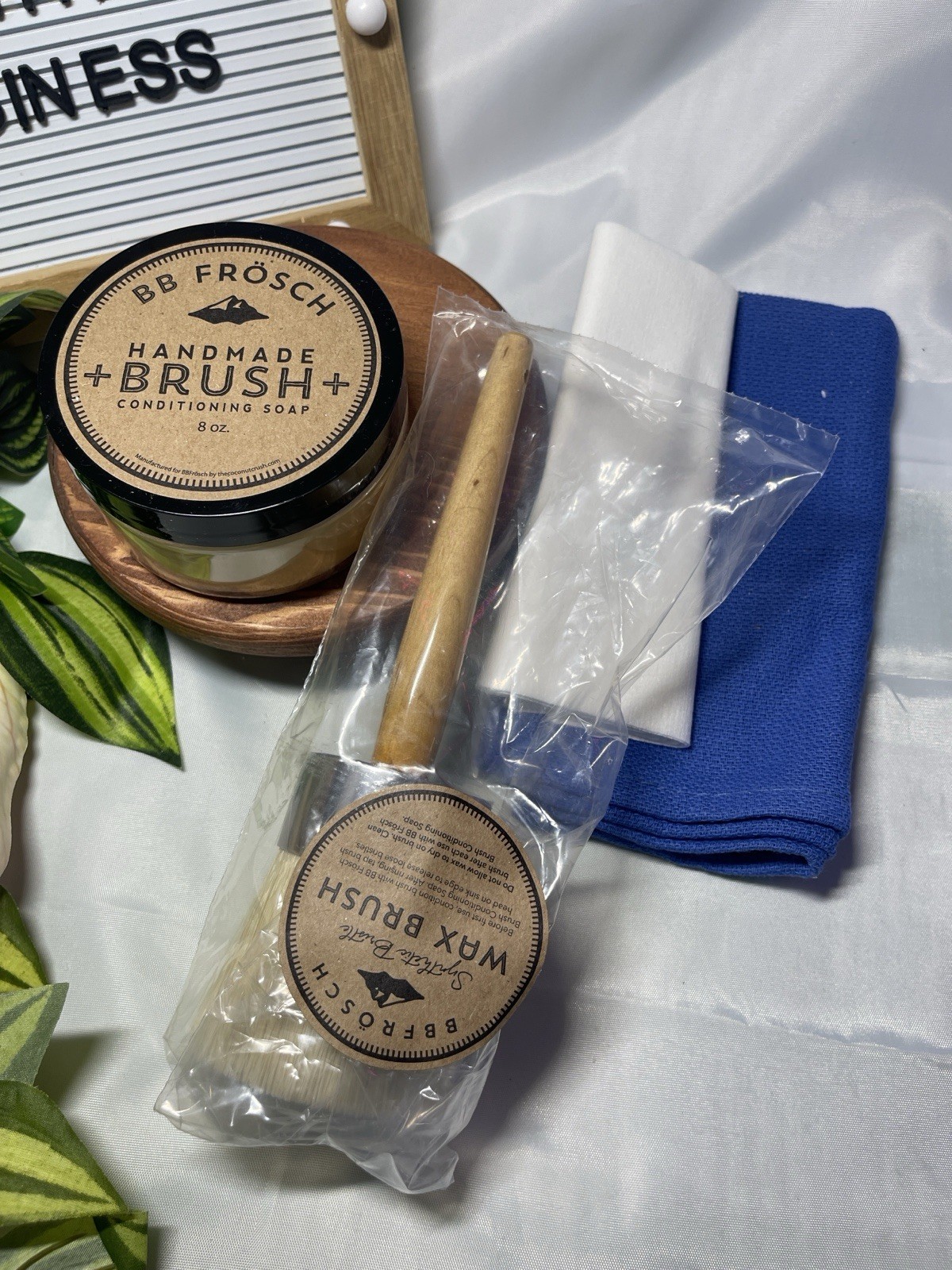 BB Frösch Handmade Brush Conditioning Soap 8oz + Wax Brush Set