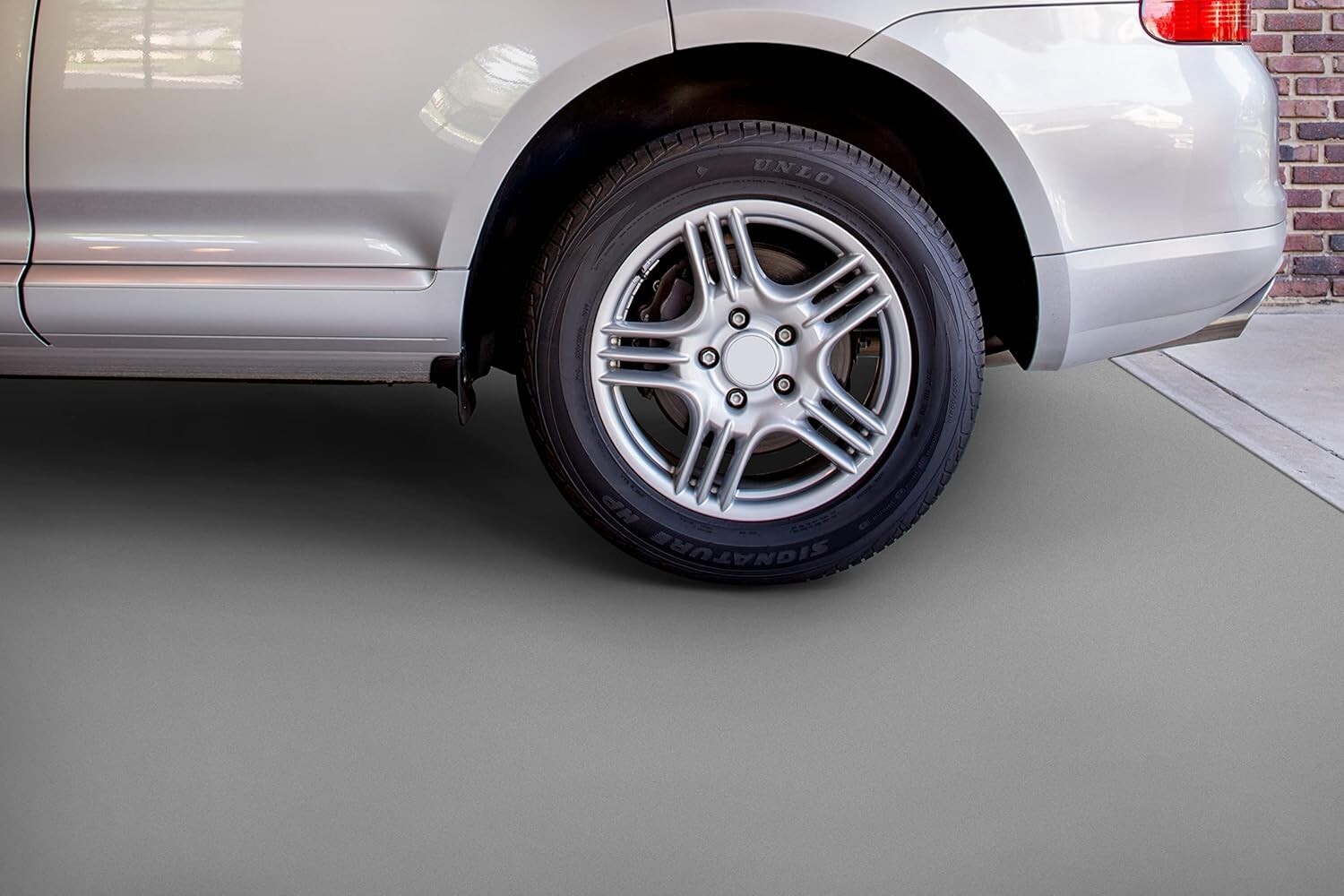 Slip-Resistant Satin Silver Gray Garage Floor Paint – 300-500 sq. ft. Coverage