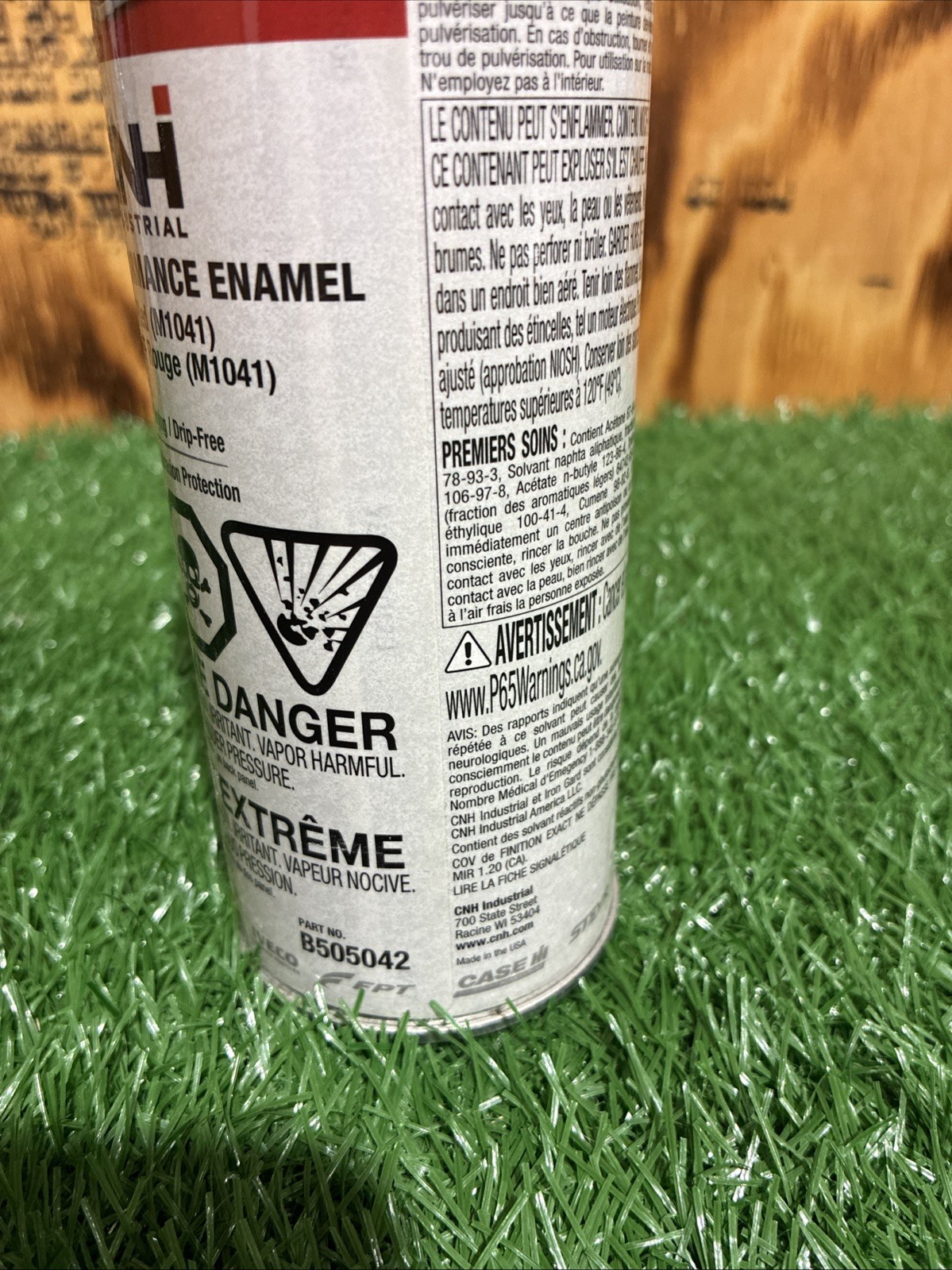 B505042 – MF Red Enamel Paint – 12 oz/340 g Spray Can – CASE IH