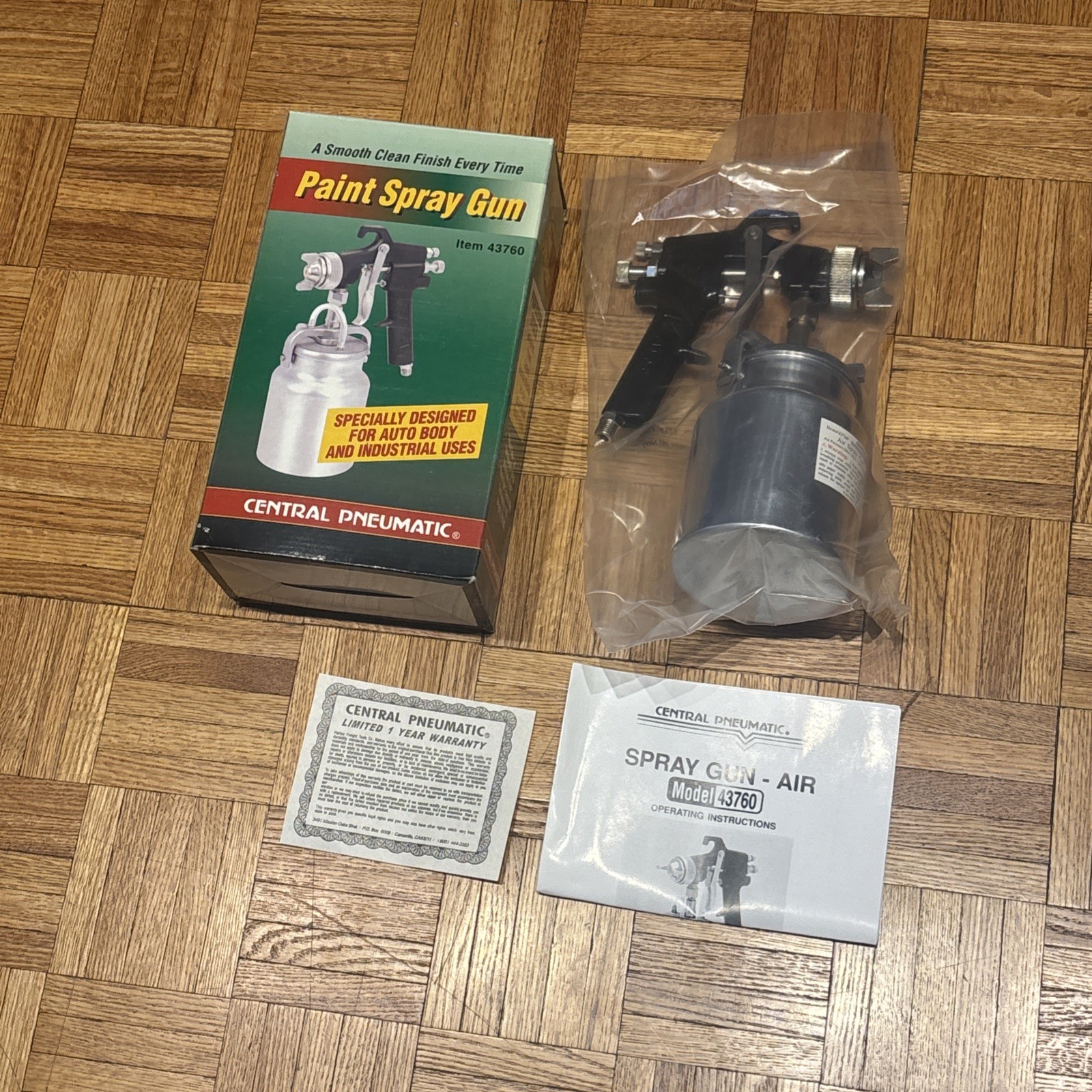 Central Pneumatic Automotive Spray Gun 32 oz. Heavy Duty 30 PSI # 43760