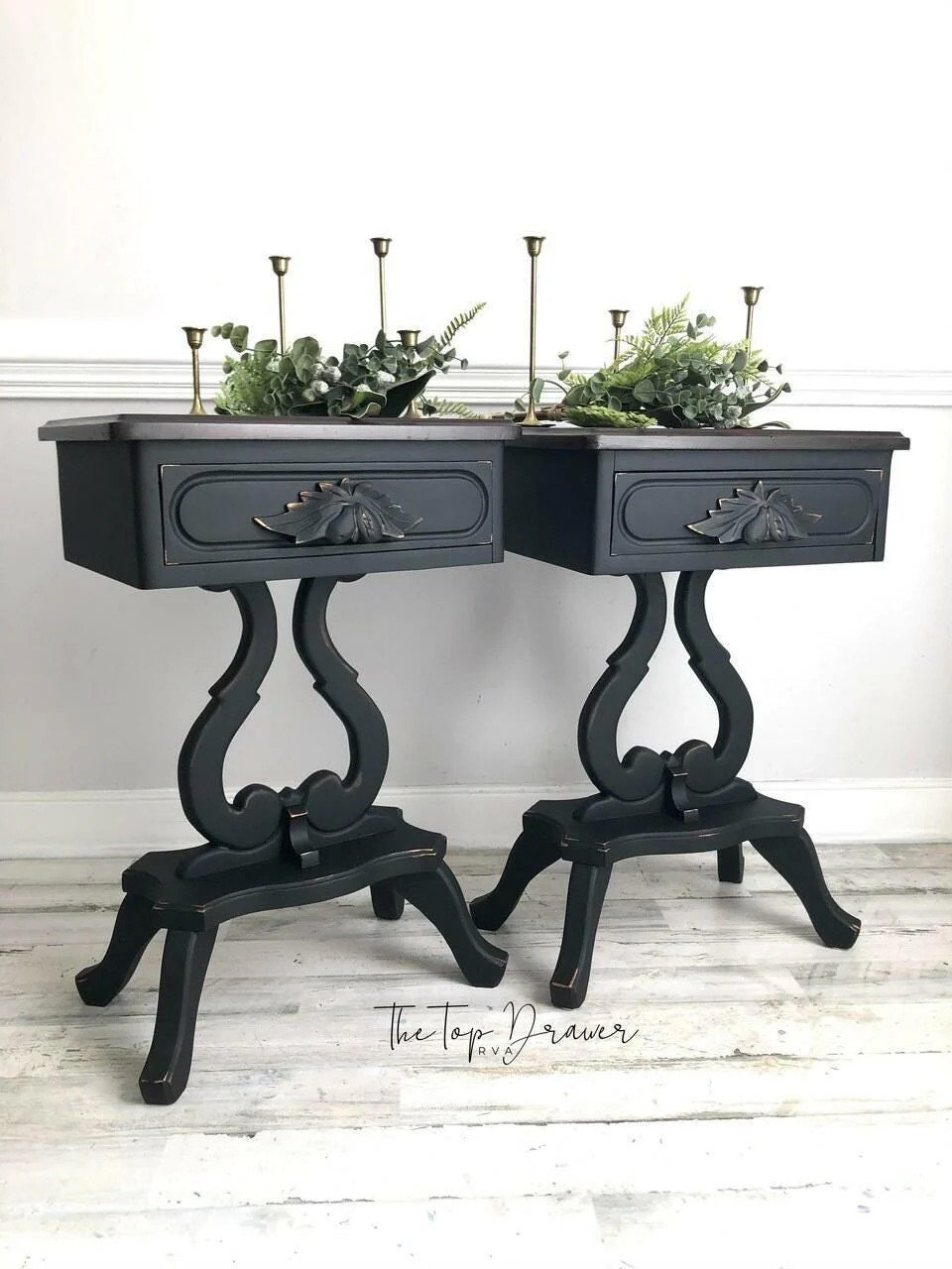 ANCHOR | Dixie Belle Silk Paint | black | Furniture Paint