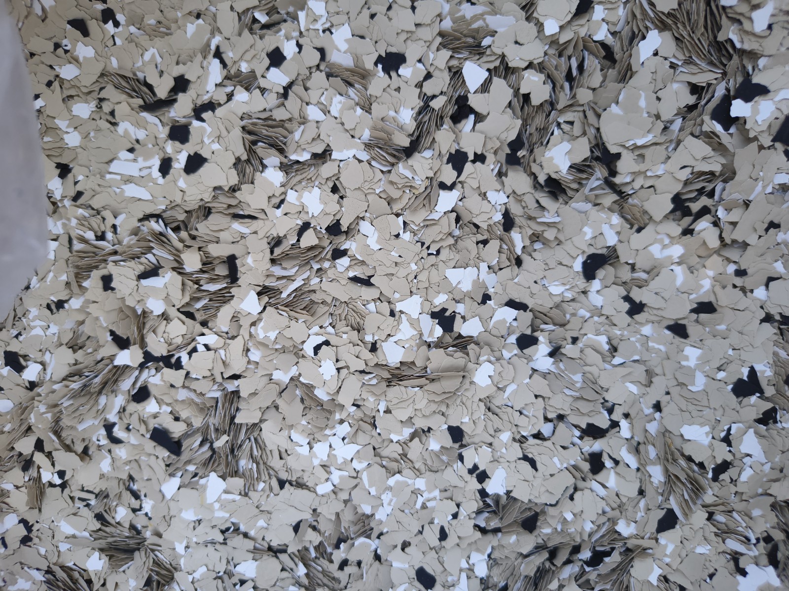2 Lbs Decorative Color Flakes For Epoxy Floors. Tan Color