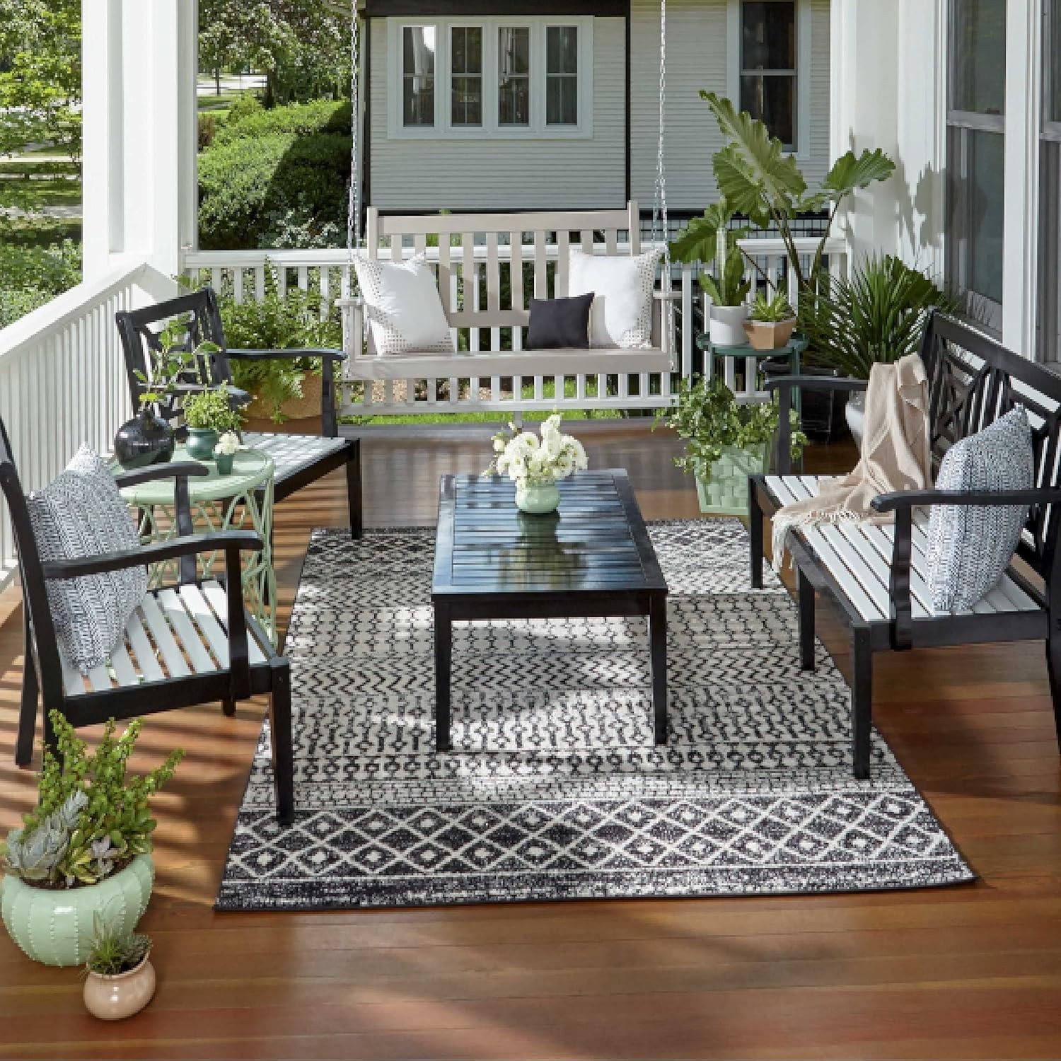Coverage Spray Paint for Wicker, Glass, Fabric, and Masonry Surfaces