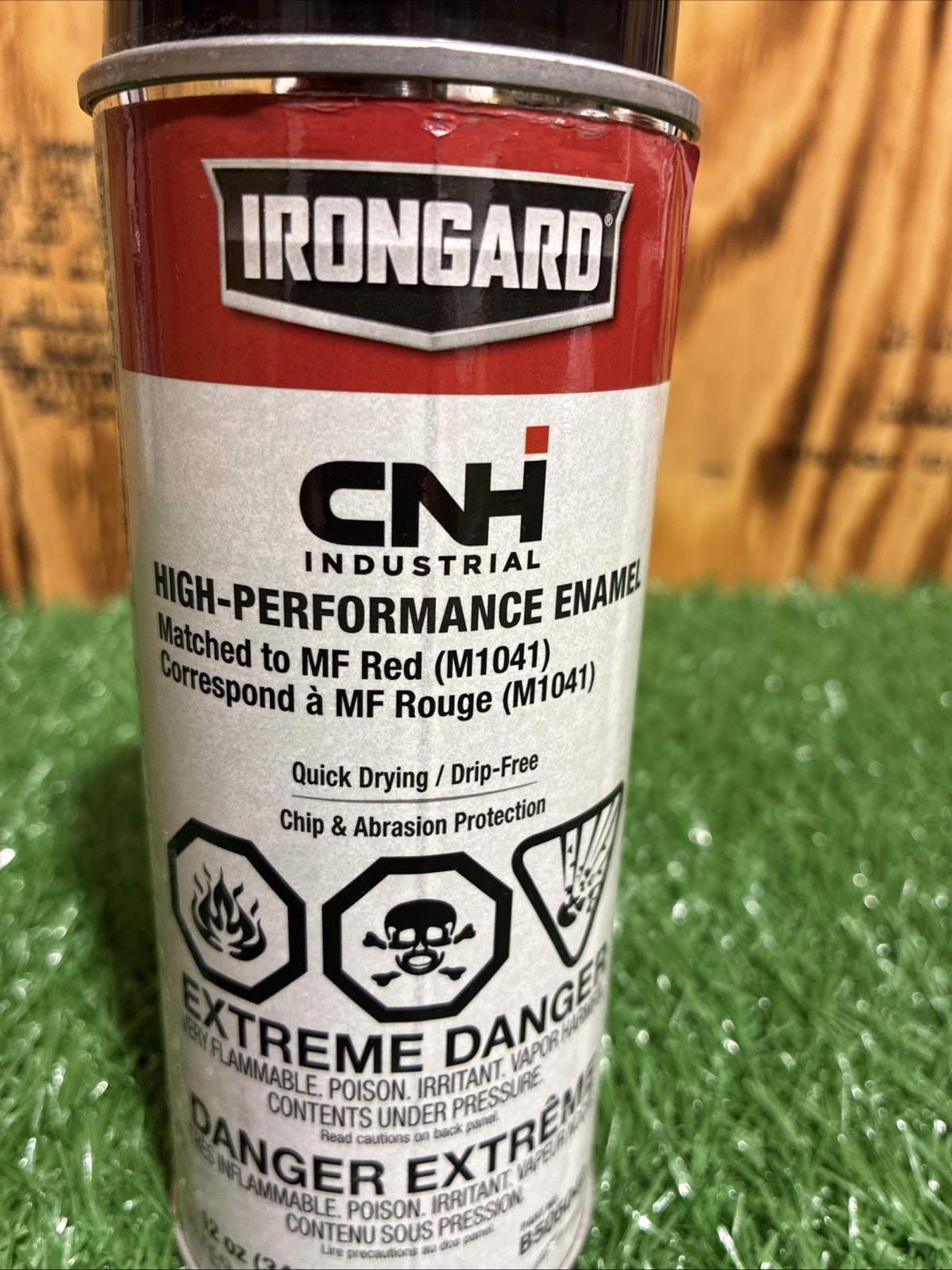 B505042 – MF Red Enamel Paint – 12 oz/340 g Spray Can – CASE IH
