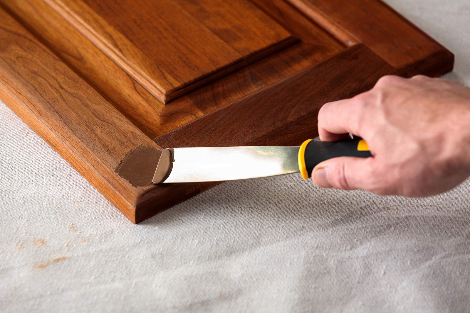 Minwax Color-Matched Wood Filler, Walnut, 6 oz 6 oz., Walnut