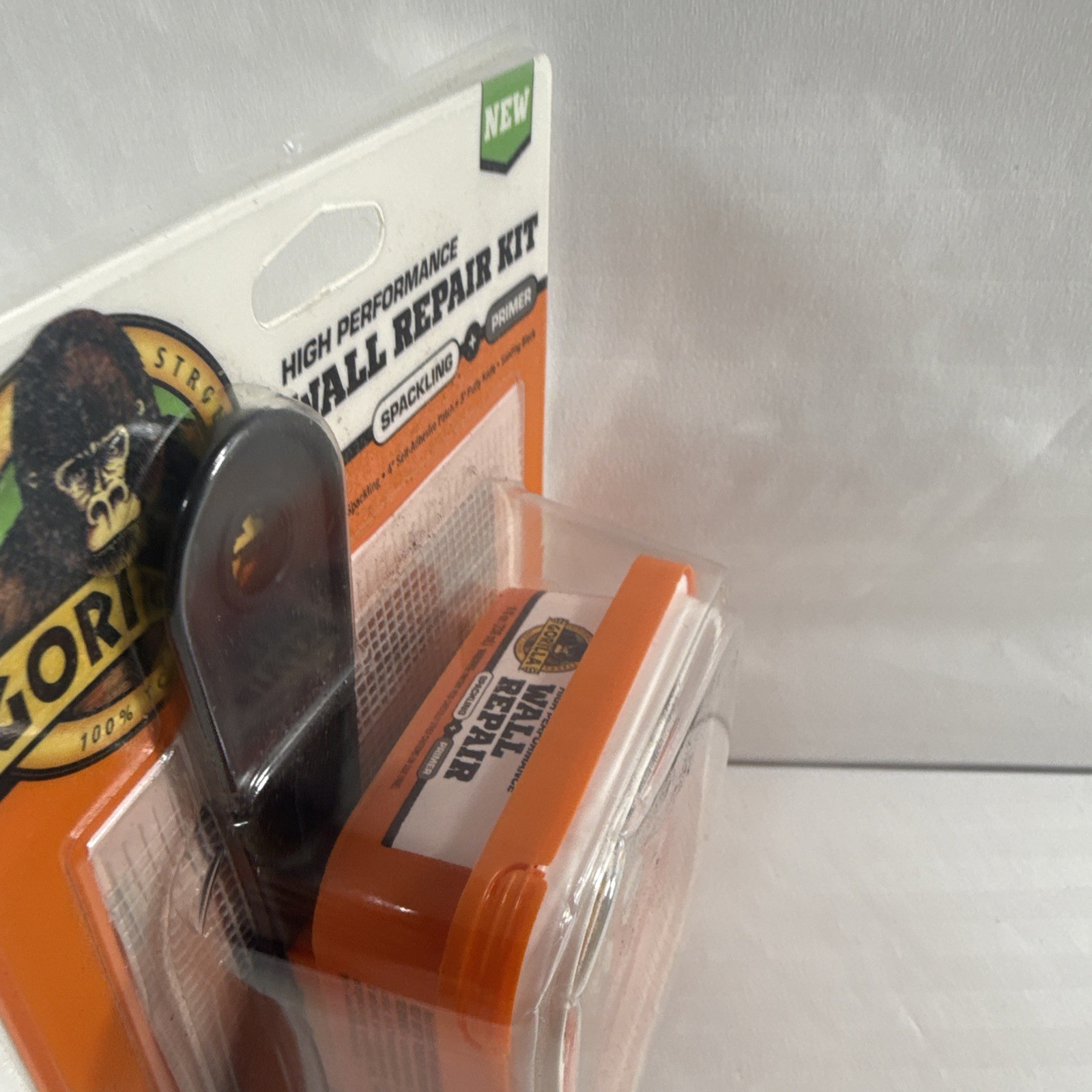 Gorilla High Performance Wall Repair Kit Spackling + Primer 109228