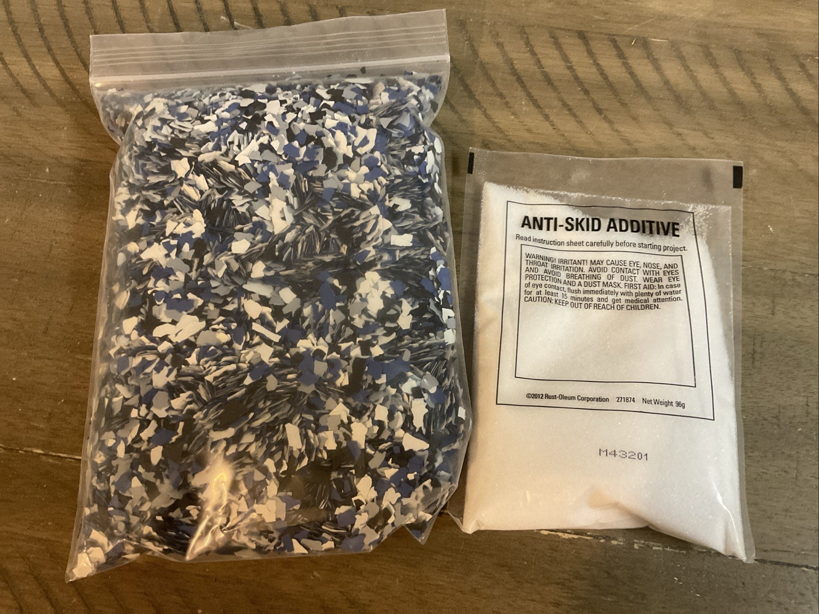 Rust-Oleum Blue Concrete Floor Decorative Color Chips & Anti-Skid Additive New