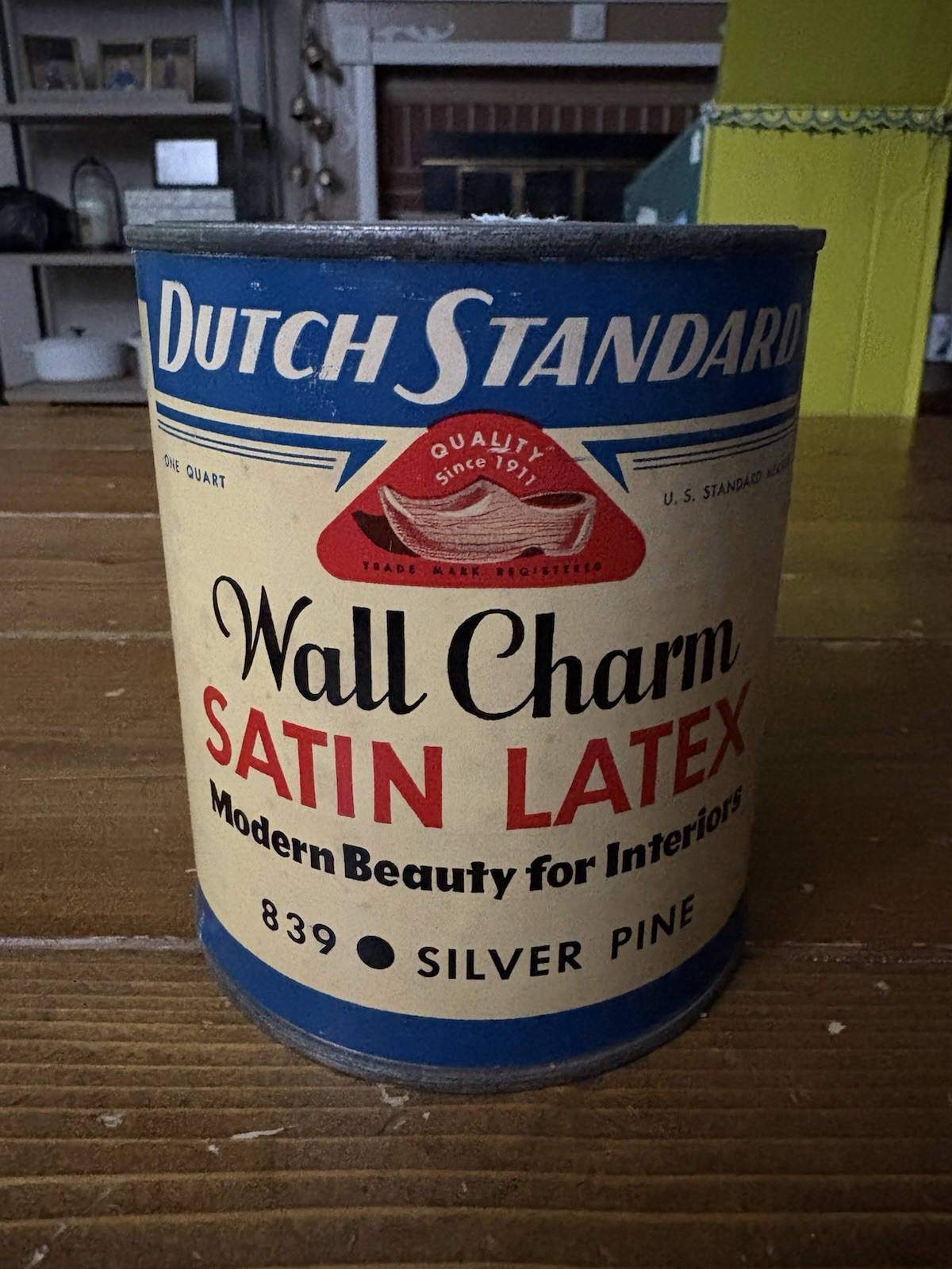 Vintage Dutch Standard – Wall Charm Satin Latex – One Quart NOS!