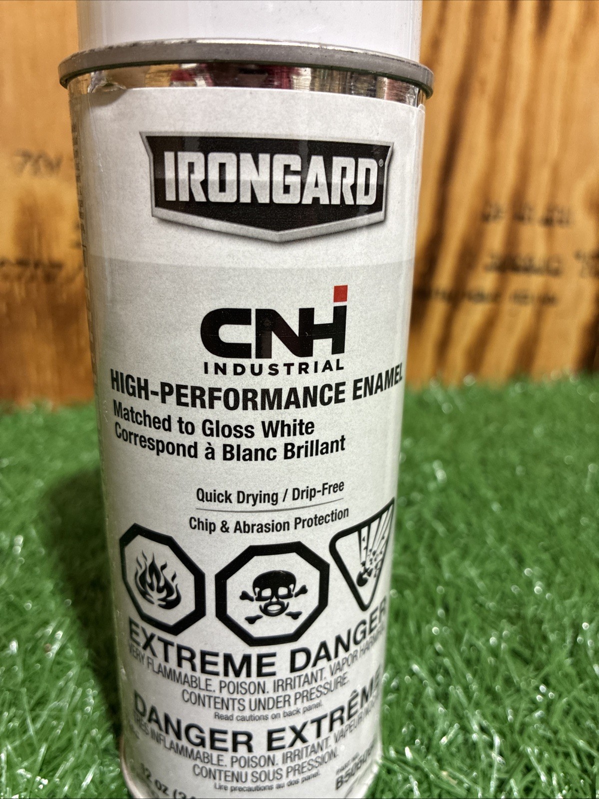 B505056 – Gloss White Enamel Paint – 12 oz/340 g Spray Can – CASE IH