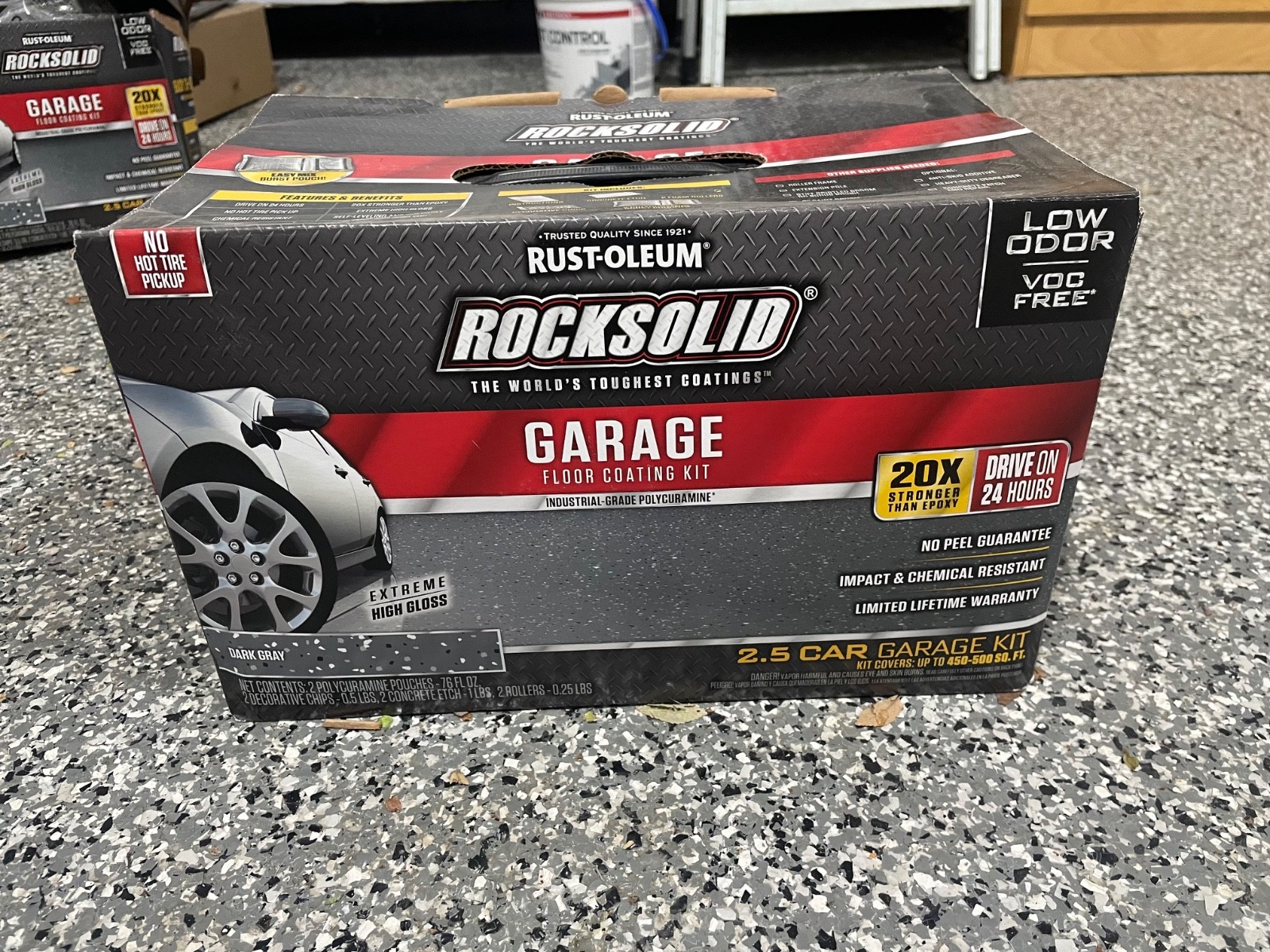 Rust-Oleum Dark Gray Polycuramine 2.5 Car Garage Floor Kit + 1 bag of color chip
