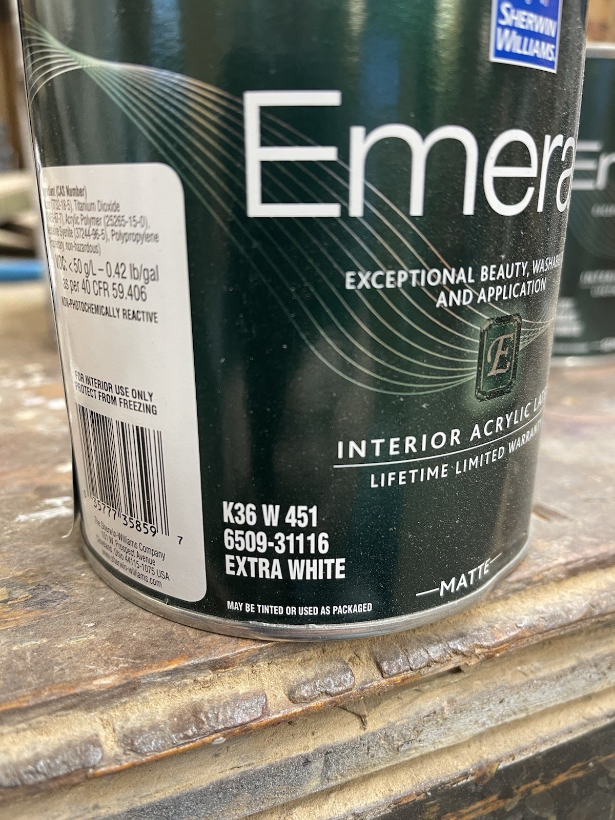 Quart Sherwin Williams Emerald Latex Water Based Paint /Extra White / Matte