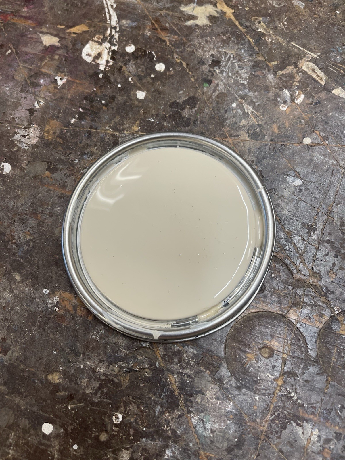 Sherwin Williams Pro Classic Trim Enamel /Oil Base Satin/ Light Beige / Quart