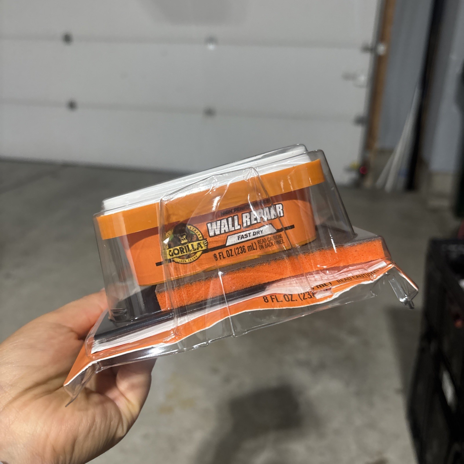 Gorilla High Performance Wall Repair Kit Spackling + Primer 109228