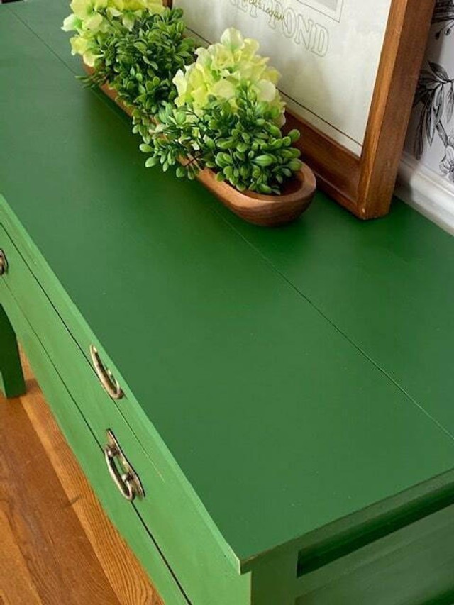 Dixie Belle Chalk Paint Evergreen- FREE SHIPPING!