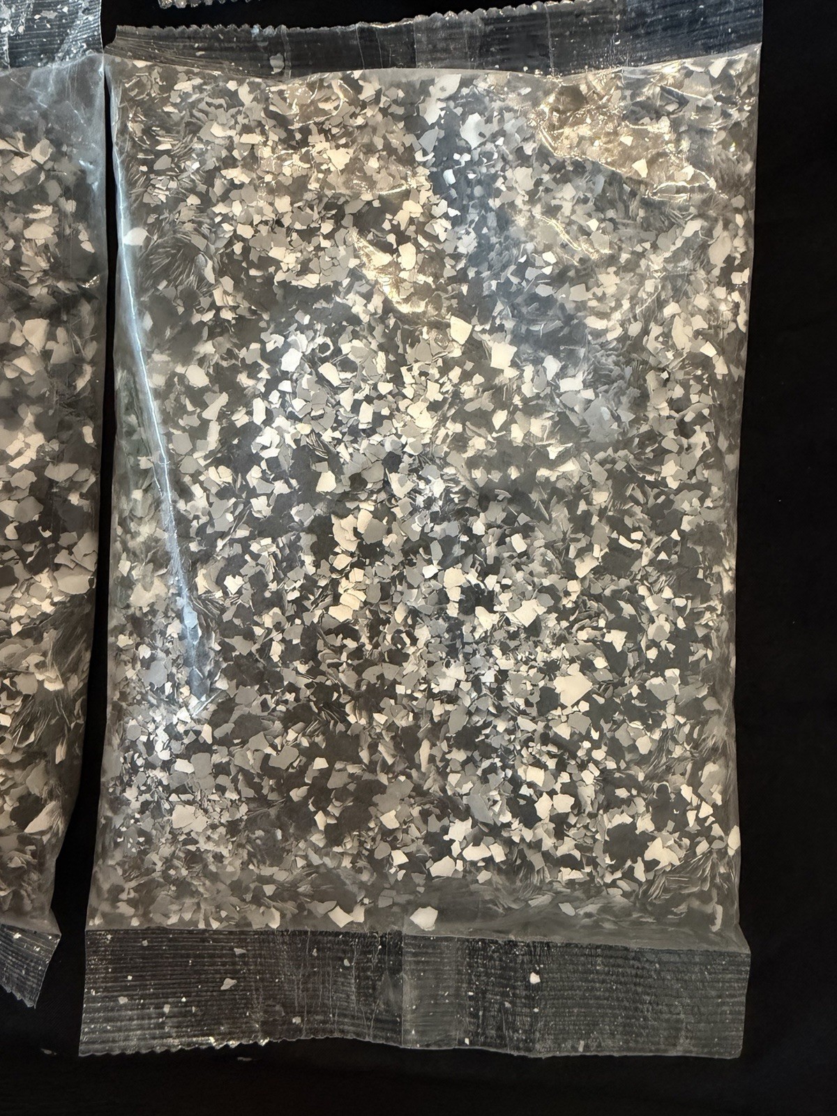 Rustoleum Decorative Color Chips – Glacier Gray – Bag of Epoxy Floor Additive