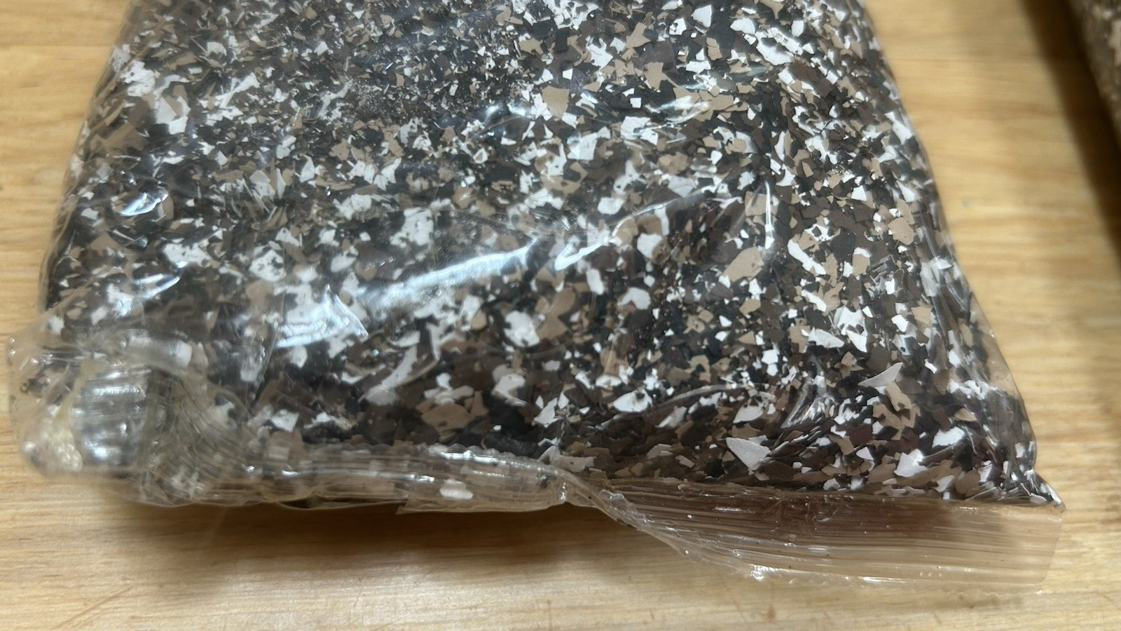 Rust-Oleum Epoxy Shield Garage Floor Coating Chip Flakes Tan 2 Bags = 2 LBS TTL