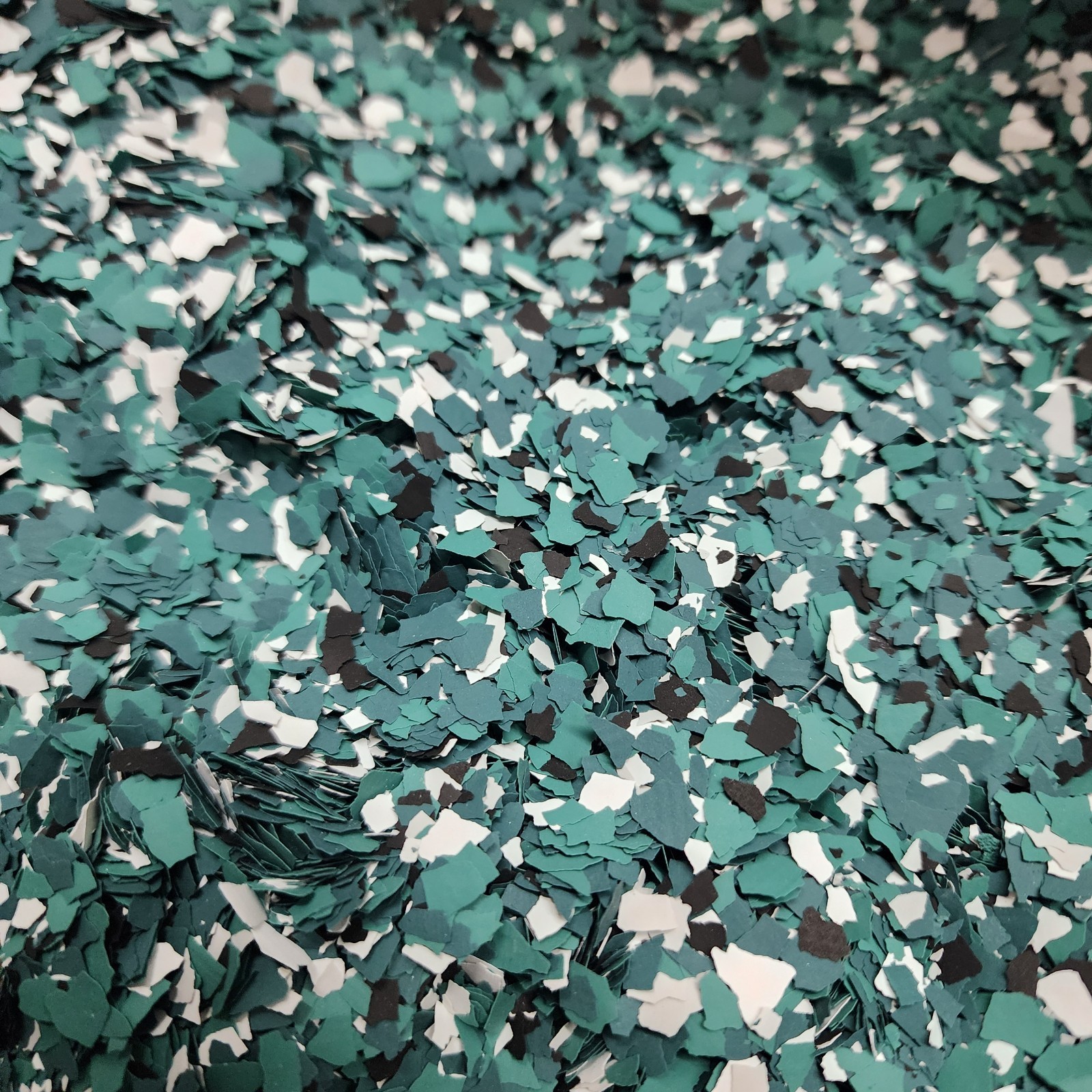 2Lb PREMIER GARAGE 1/4″ Color Chips, SWOOP Epoxy Paint Flakes Garage Floor