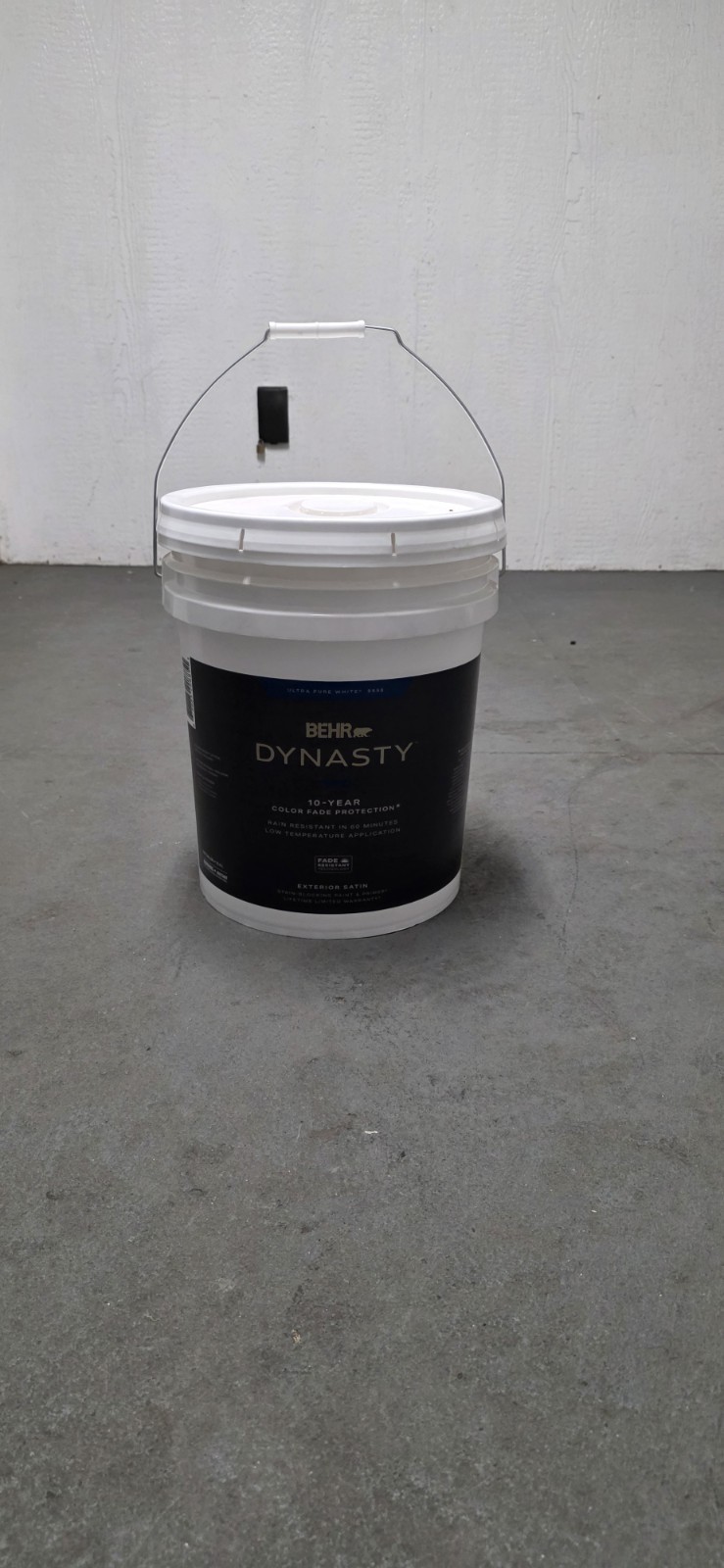 behr dynasty ultra pure white exterior satin paint 5 gallon bucket