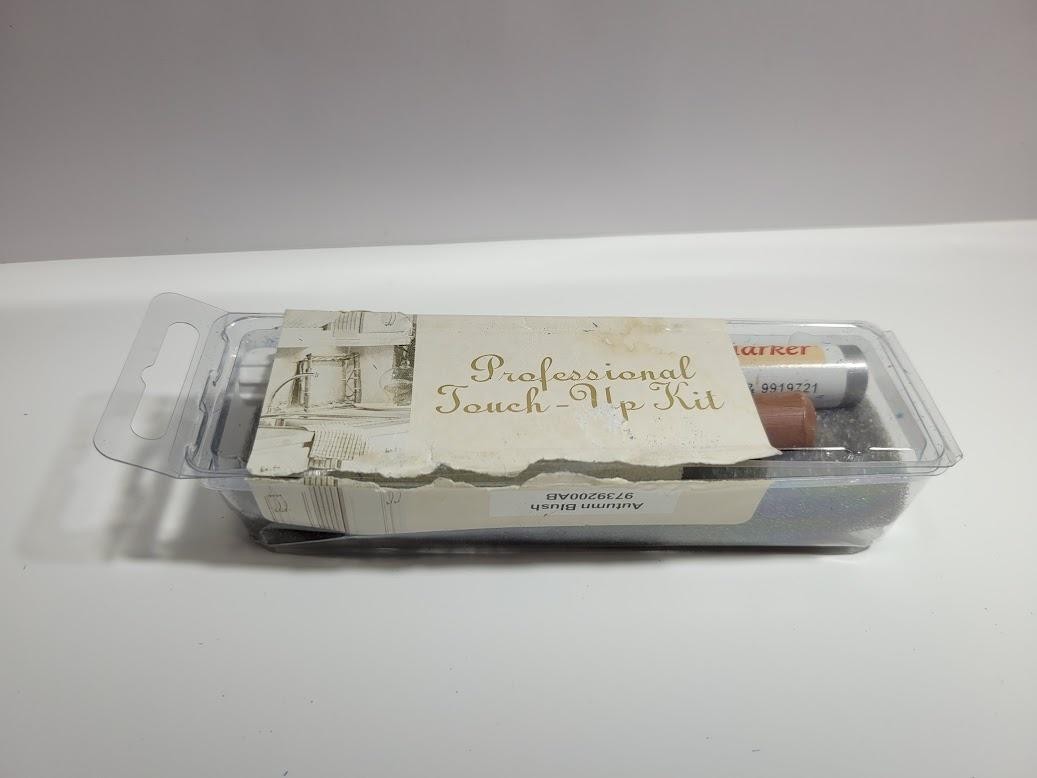 Mohawk Professional Touch-Up Kit Brown Furniture Wood Background Repair Marker